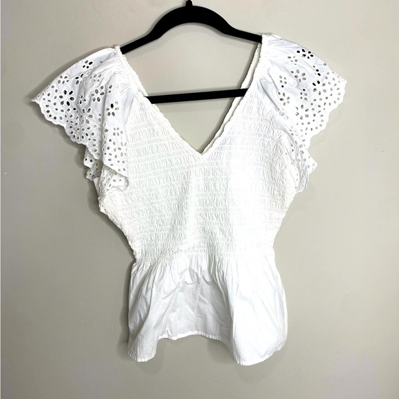 GAP Tops - GAP Eyelet Flutter Sleeve Ruched Top Size Small WhITE Blouse